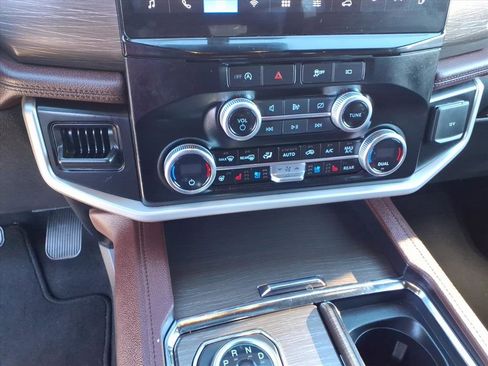 Used 2024 Ford Expedition Max Limited image 19