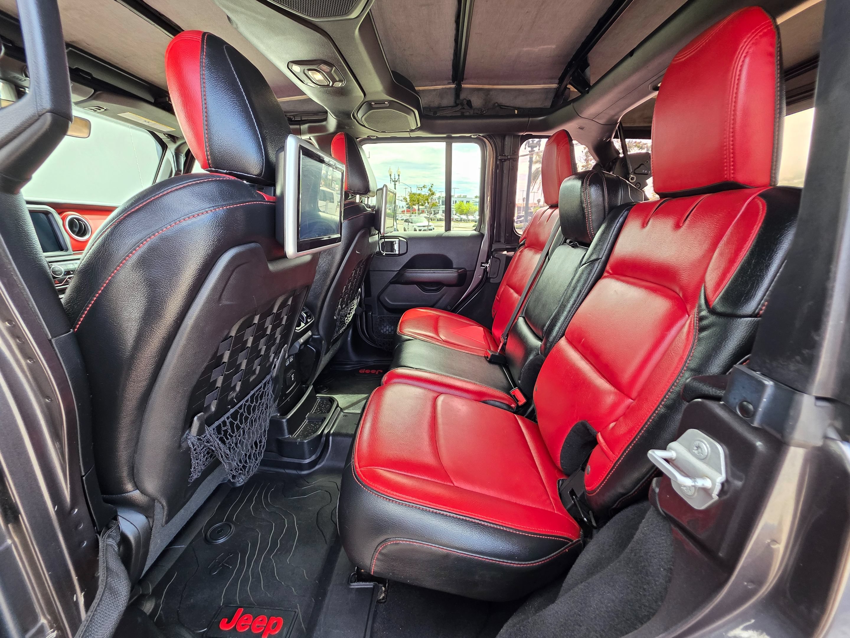 Used 2018 Jeep Wrangler Unlimited Rubicon w/ Dual Top Group AWD/4WD image 21