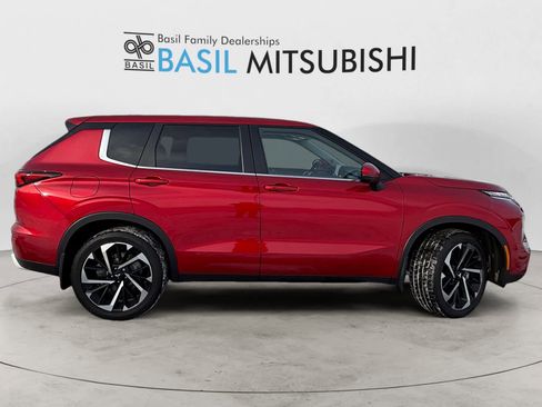 Used 2023 Mitsubishi Outlander SE image 6