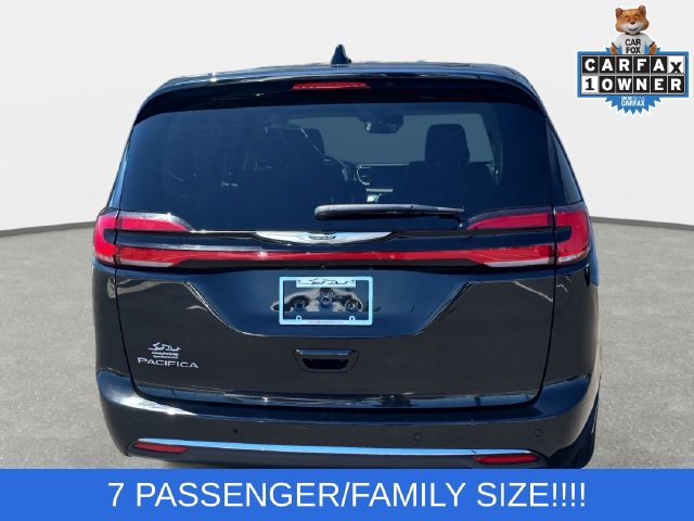 Used 2023 Chrysler Pacifica Touring-L FWD image 6