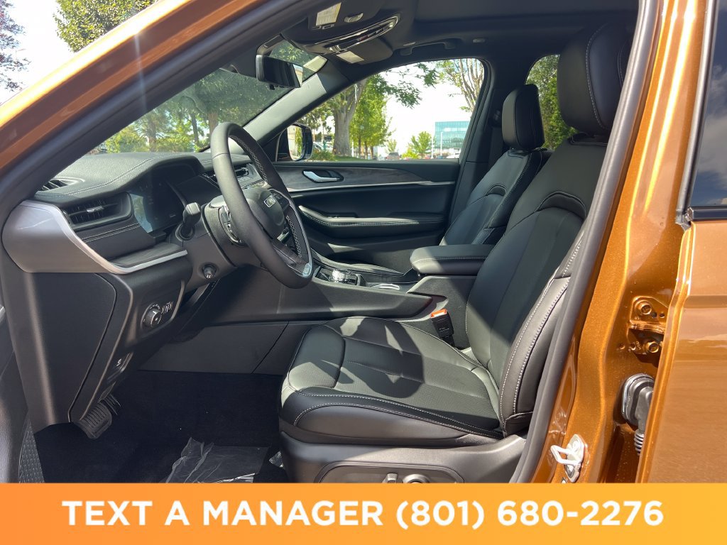 New 2026 Jeep Grand Cherokee Limited w/ Luxury Tech Group II AWD/4WD image 9
