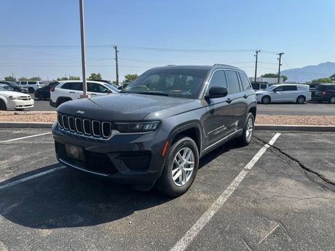 Used 2025 Jeep Grand Cherokee Laredo X w/ Trailer Tow Package AWD/4WD image 9