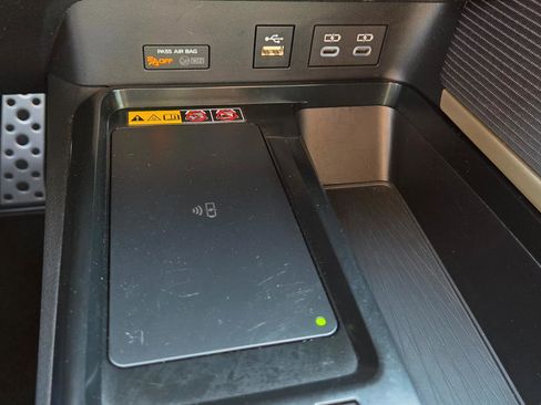 Used 2025 Toyota Camry SE image 32