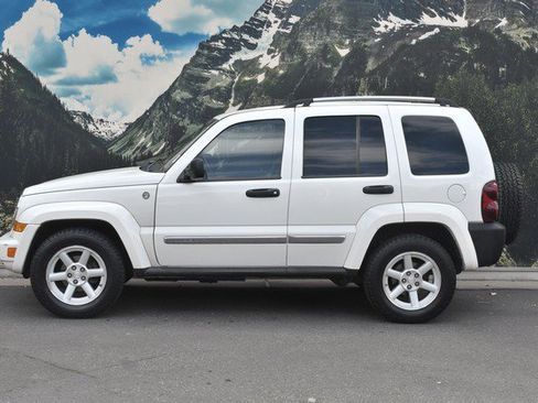 Used 2005 Jeep Liberty Limited AWD/4WD image 7