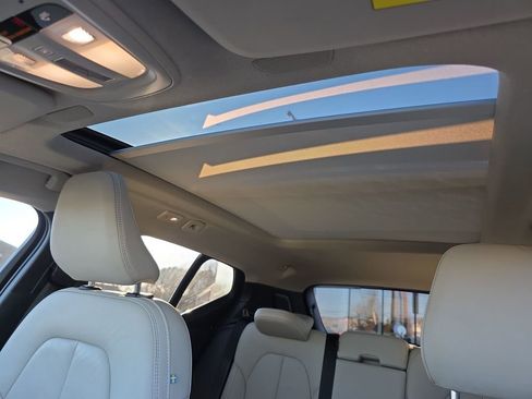 Certified 2023 Volvo XC40 B5 Plus w/ Driver Assist Package image 32