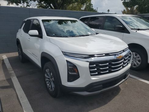 Used 2026 Chevrolet Equinox LT FWD image 2