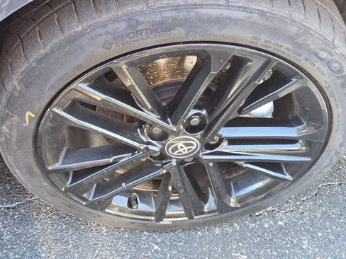 Used 2025 Toyota Camry SE FWD image 19