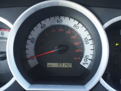 Used 2014 Toyota Tacoma PreRunner image 4