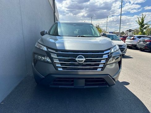 Used 2024 Nissan Rogue SV AWD/4WD image 2