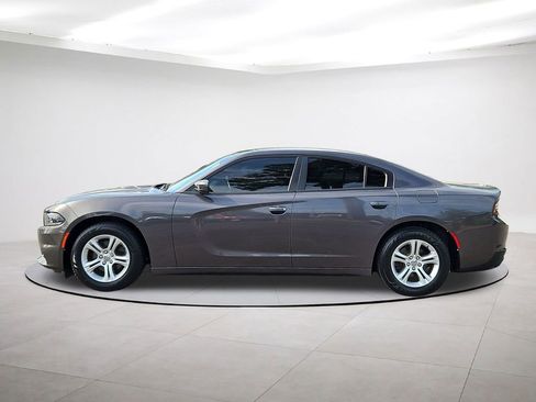 Used 2020 Dodge Charger SXT RWD image 4