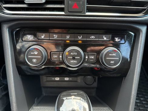 Used 2024 Volkswagen Taos SE w/ Panoramic Sunroof Package image 37