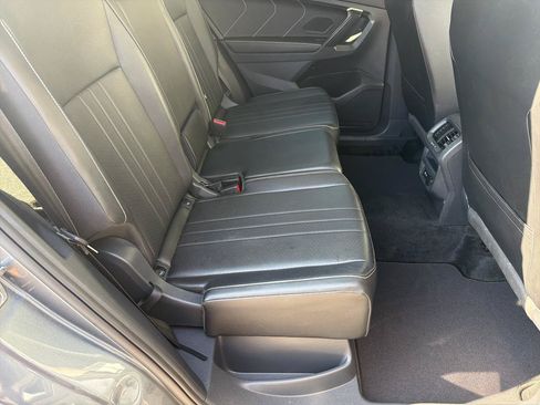 Used 2024 Volkswagen Tiguan SE AWD/4WD image 18