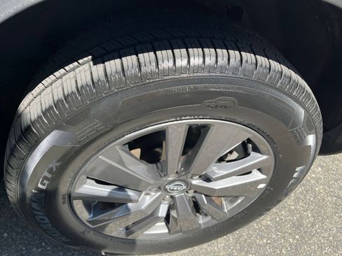 Used 2025 Nissan Pathfinder SV FWD image 31