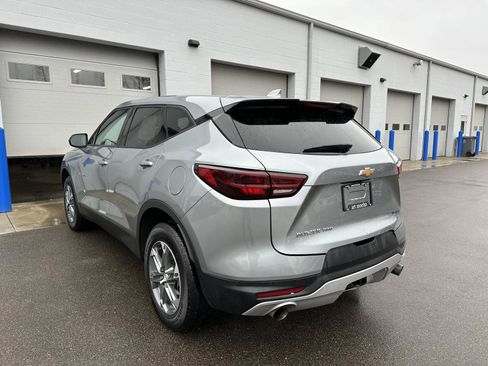 Used 2025 Chevrolet Blazer LT AWD/4WD image 3