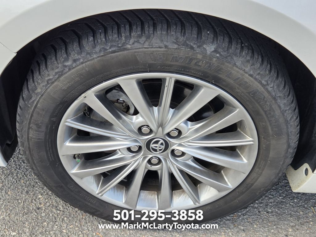 Used 2016 Toyota Avalon Limited FWD image 17
