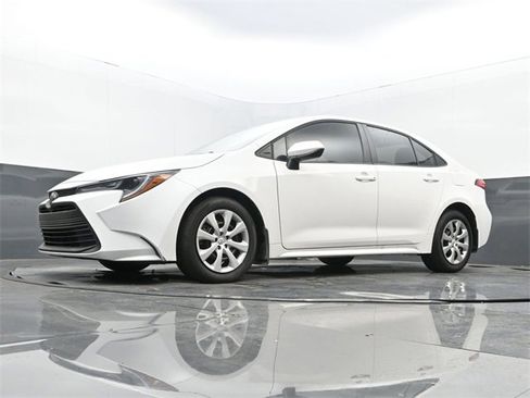 Used 2025 Toyota Corolla LE image 12