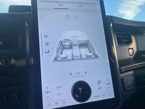 Used 2024 Ford Expedition Platinum image 22