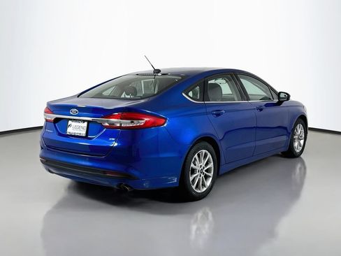 Used 2017 Ford Fusion SE FWD image 5