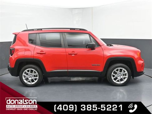 Used 2022 Jeep Renegade Latitude image 2