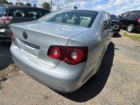 Used 2009 Volkswagen Jetta SEL FWD image 5