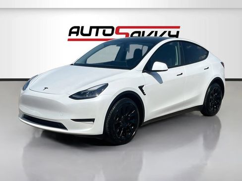 Used 2023 Tesla Model Y Long Range AWD/4WD image 4