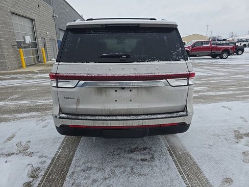 Used 2024 Lincoln Navigator Reserve w/ Equipment Group 201A image 4