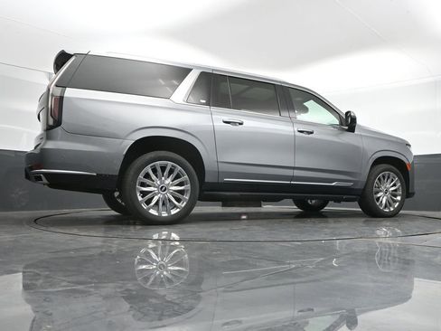 Used 2023 Cadillac Escalade ESV Premium Luxury image 48