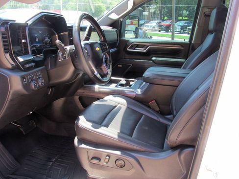 Used 2025 Chevrolet Silverado 2500 LTZ w/ LTZ Premium Package AWD/4WD image 21