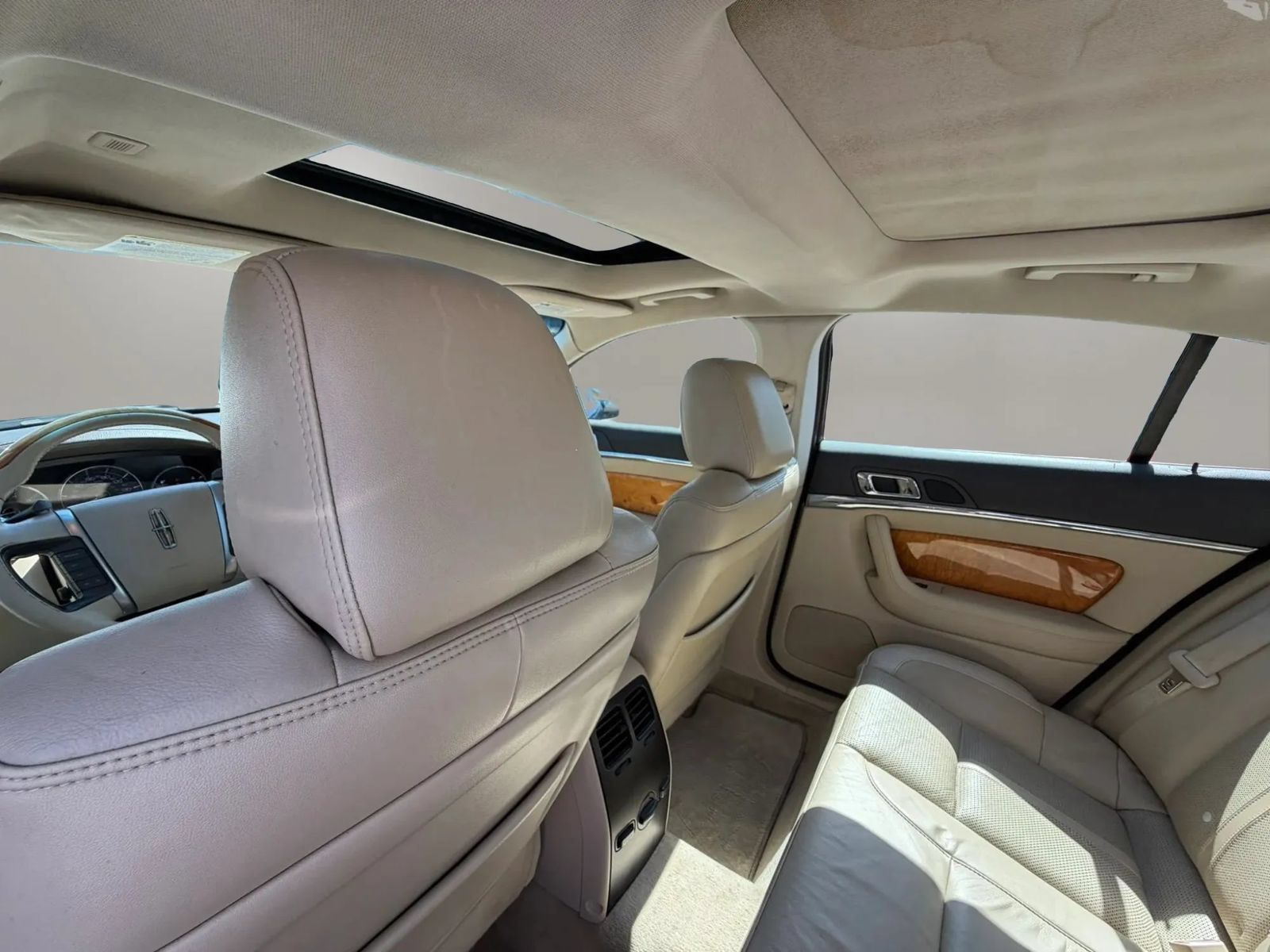 Used 2012 Lincoln MKS FWD image 21