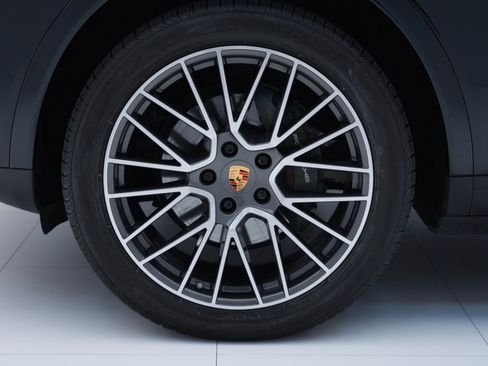 Certified 2020 Porsche Cayenne AWD/4WD image 11