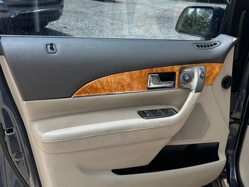 Used 2013 Lincoln MKX FWD image 11