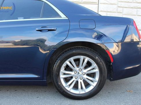 Used 2017 Chrysler 300 Limited image 11