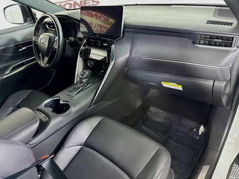 Certified 2023 Toyota Venza Nightshade image 32