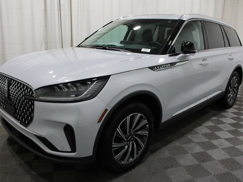 Used 2025 Lincoln Aviator AWD image 33
