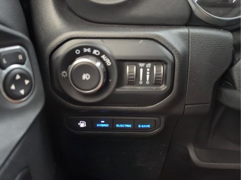 Used 2021 Jeep Wrangler Unlimited Sahara w/ Safety Group image 15