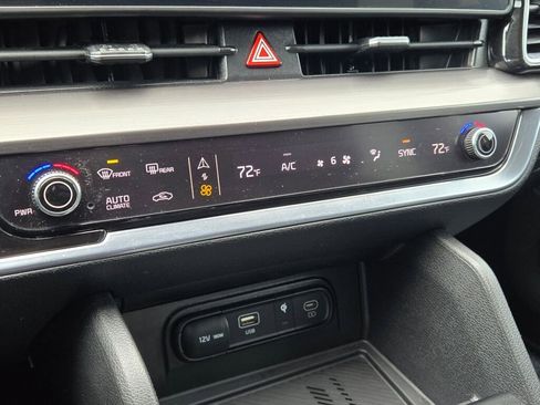 Used 2024 Kia Sportage EX image 25