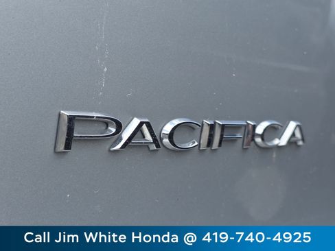 Used 2024 Chrysler Pacifica Touring-L FWD image 14