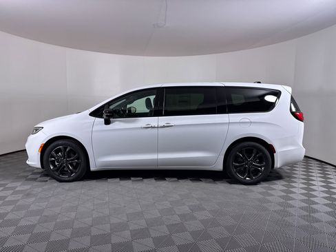 New 2026 Chrysler Pacifica Select image 10