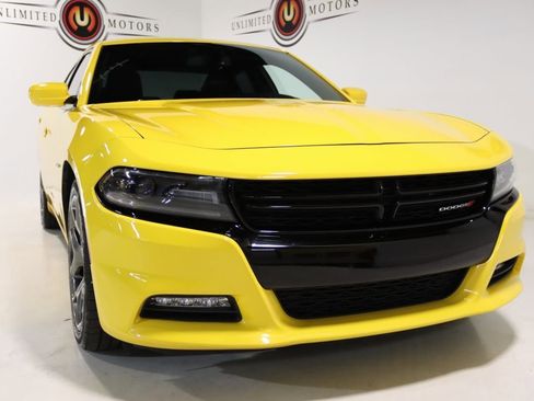 Used 2017 Dodge Charger R/T w/ Beats Audio Group image 19