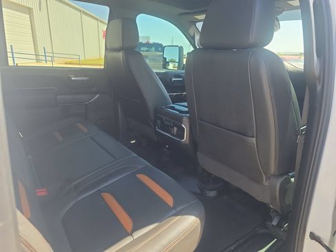 Used 2022 GMC Sierra 2500 AT4 w/ AT4 Premium Plus Package AWD/4WD image 11