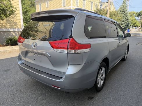 Used 2011 Toyota Sienna LE w/ Towing Pkg FWD image 5