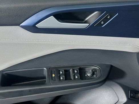 Used 2024 Volkswagen Taos SE image 15