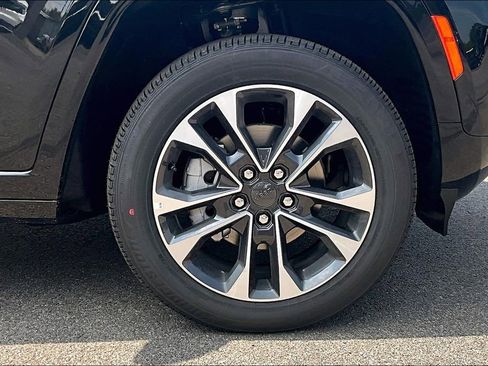 New 2025 Jeep Grand Cherokee Overland w/ Luxury Tech Group IV image 10