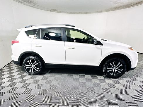 Used 2017 Toyota RAV4 LE image 2