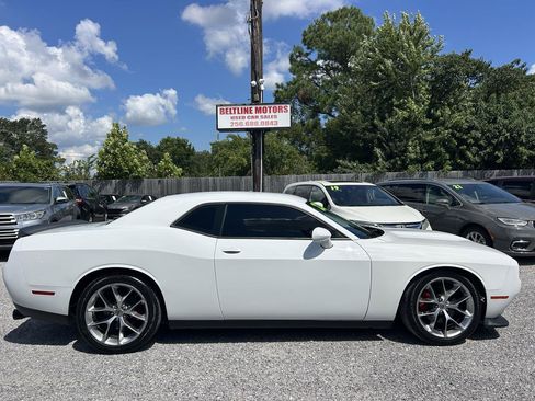Used 2022 Dodge Challenger GT RWD image 3