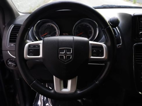 Used 2018 Dodge Grand Caravan SE FWD image 22