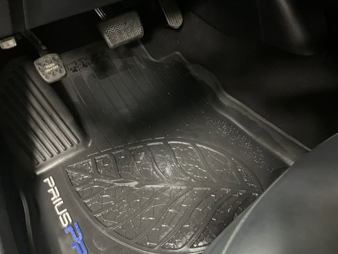 Used 2018 Toyota Prius Prime Advanced image 17