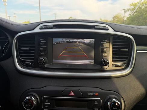 Used 2019 Kia Sorento FWD V6 w/ Option Group 020 image 18