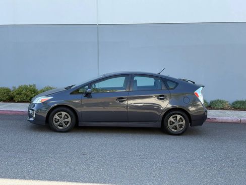 Used 2014 Toyota Prius Two FWD image 3