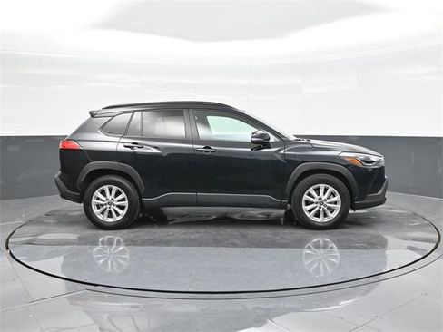 Certified 2025 Toyota Corolla Cross LE image 26